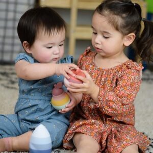 Παιχνίδια Σιλικόνης NinoMio Montessori - Παιχνίδι στοίβαξης “Μηλο”